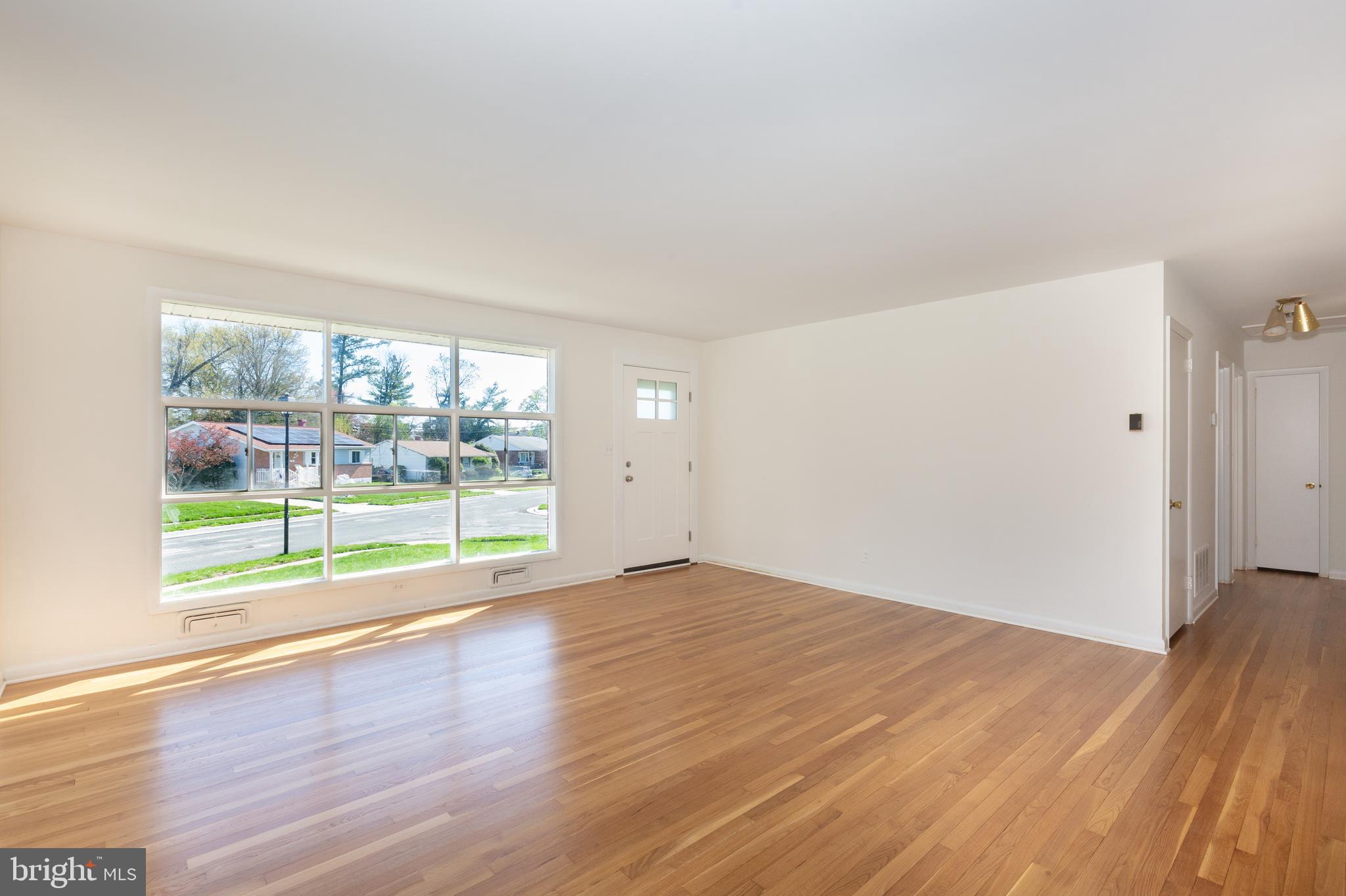 9201 Bengal Road Randallstown, MD 21133 - Photo 5 of 32 Living Room w/Great Windows