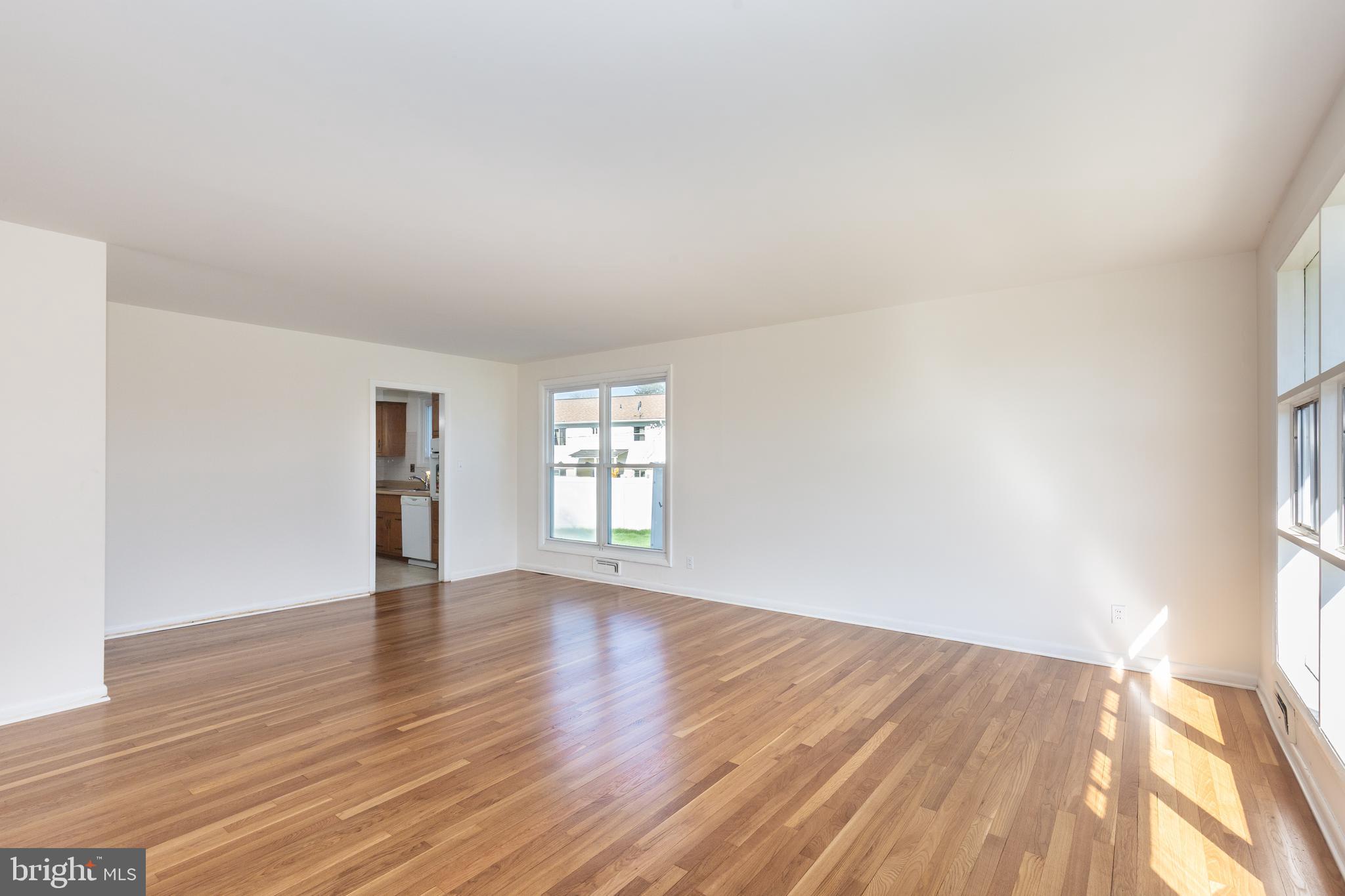 9201 Bengal Road Randallstown, MD 21133 - Photo 6 of 32 Living Room