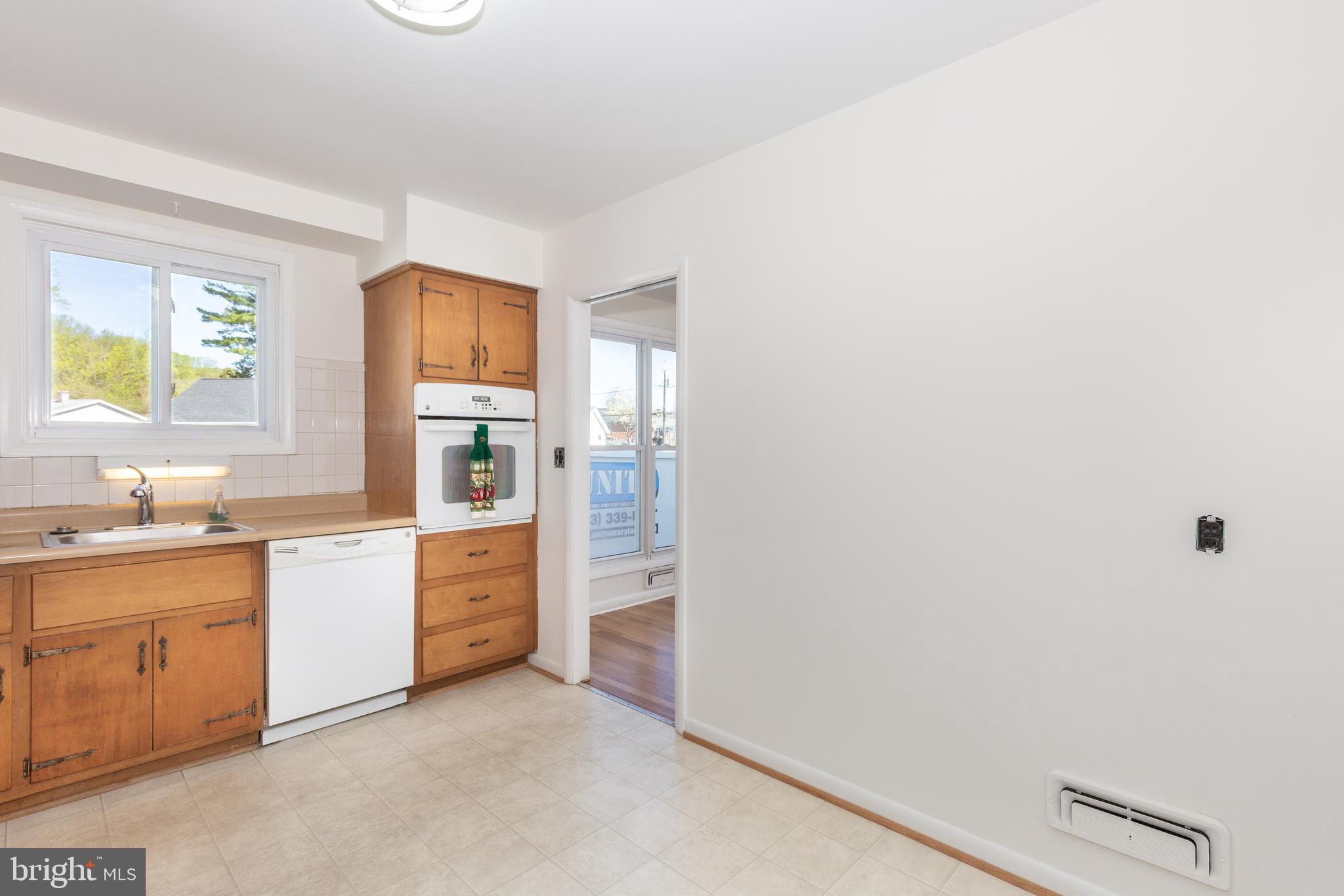 9201 Bengal Road Randallstown, MD 21133 - Photo 10 of 32 Kitchen