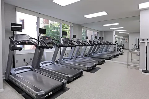 $10,195 | 240 East 39th Street, Unit 31G | Murray Hill