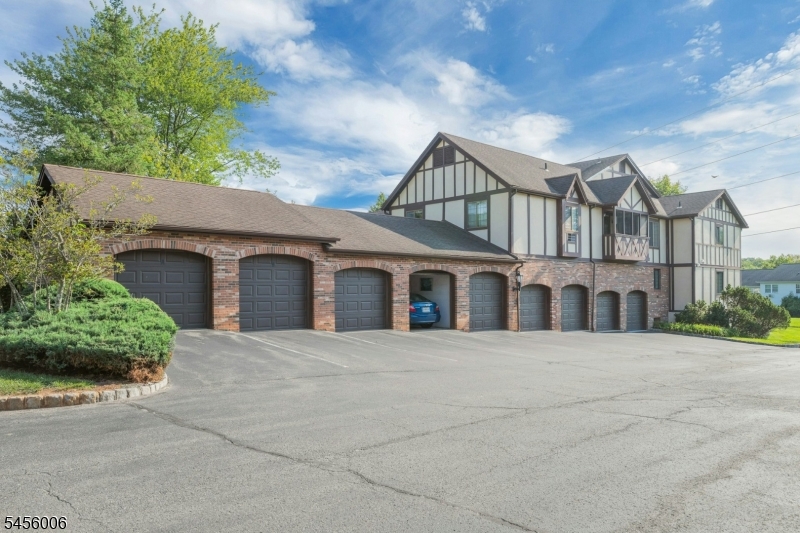 15 Kensington Road, Unit F Chatham, NJ 07928 - Photo 18 of 24 Gallery Image 18