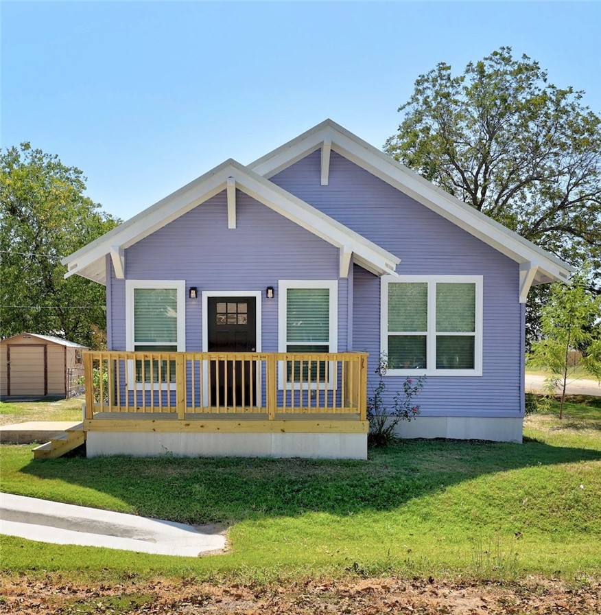 719 West 3rd Street Taylor, TX 76574 - Photo 1 of 31 Front