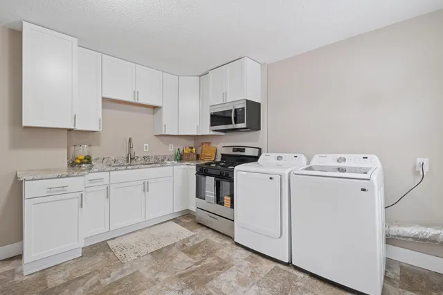 $214,900 | 1250 Minnehaha Avenue East, St. Paul, MN 55106