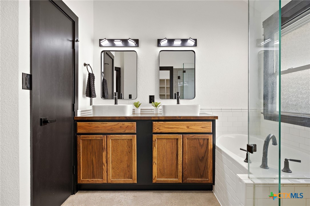 100 Whitfield Street Hutto, TX 78634 - Photo 16 of 31