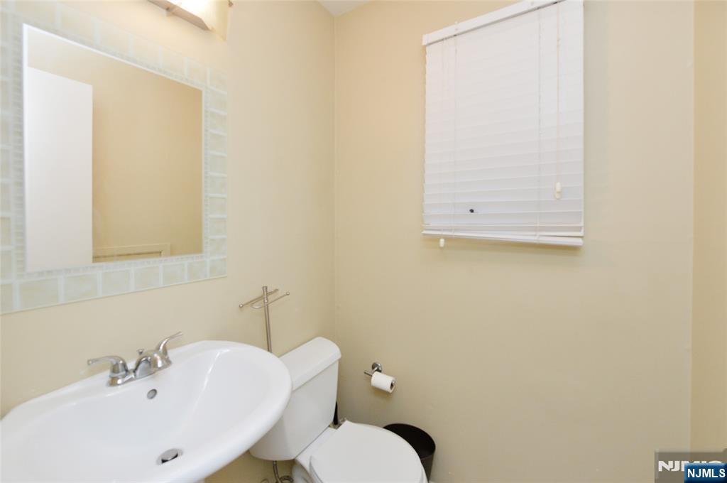 85 B Primrose Lane, Unit 85B Paramus, NJ 07652 - Photo 13 of 16