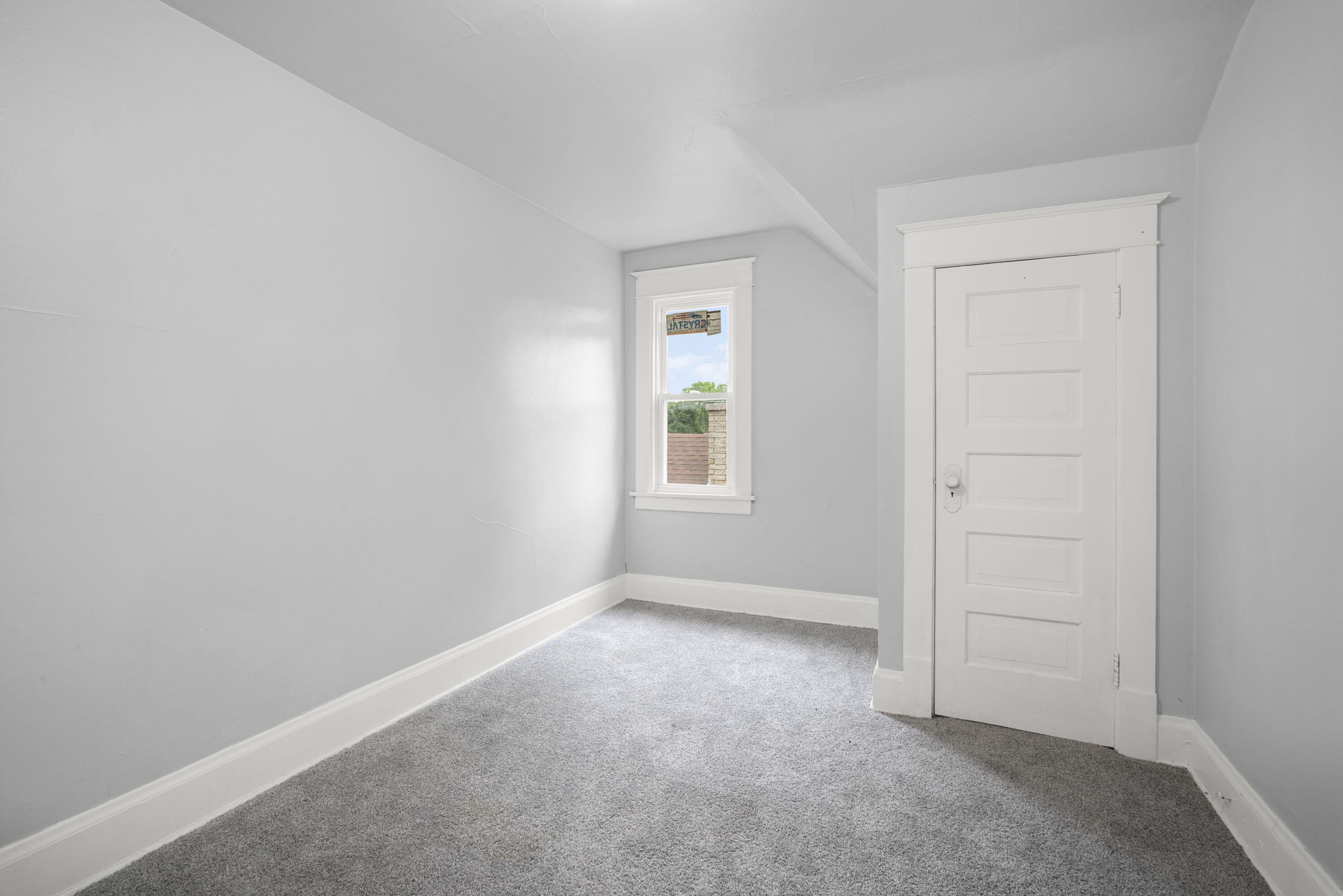 5622 North 36th Street Milwaukee, WI 53209 - Photo 14 of 21 14_imgDSC00048