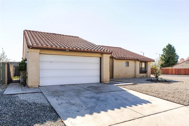 $3,195 | 4906 Pacifica Avenue, Palmdale, CA 93552