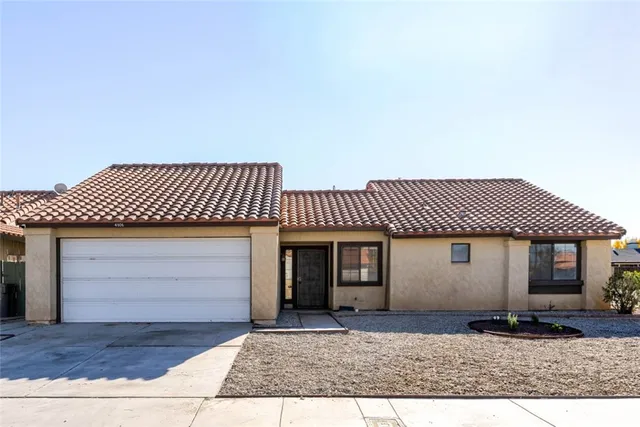 $3,195 | 4906 Pacifica Avenue, Palmdale, CA 93552