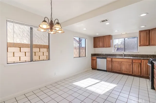 $3,195 | 4906 Pacifica Avenue, Palmdale, CA 93552