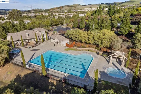 $785,000 | 23158 Canyon Terrace Drive, Castro Valley, CA 94552
