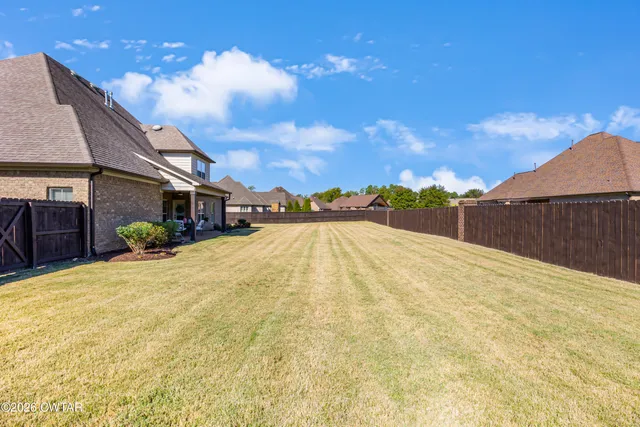 a view of a house with a backyard