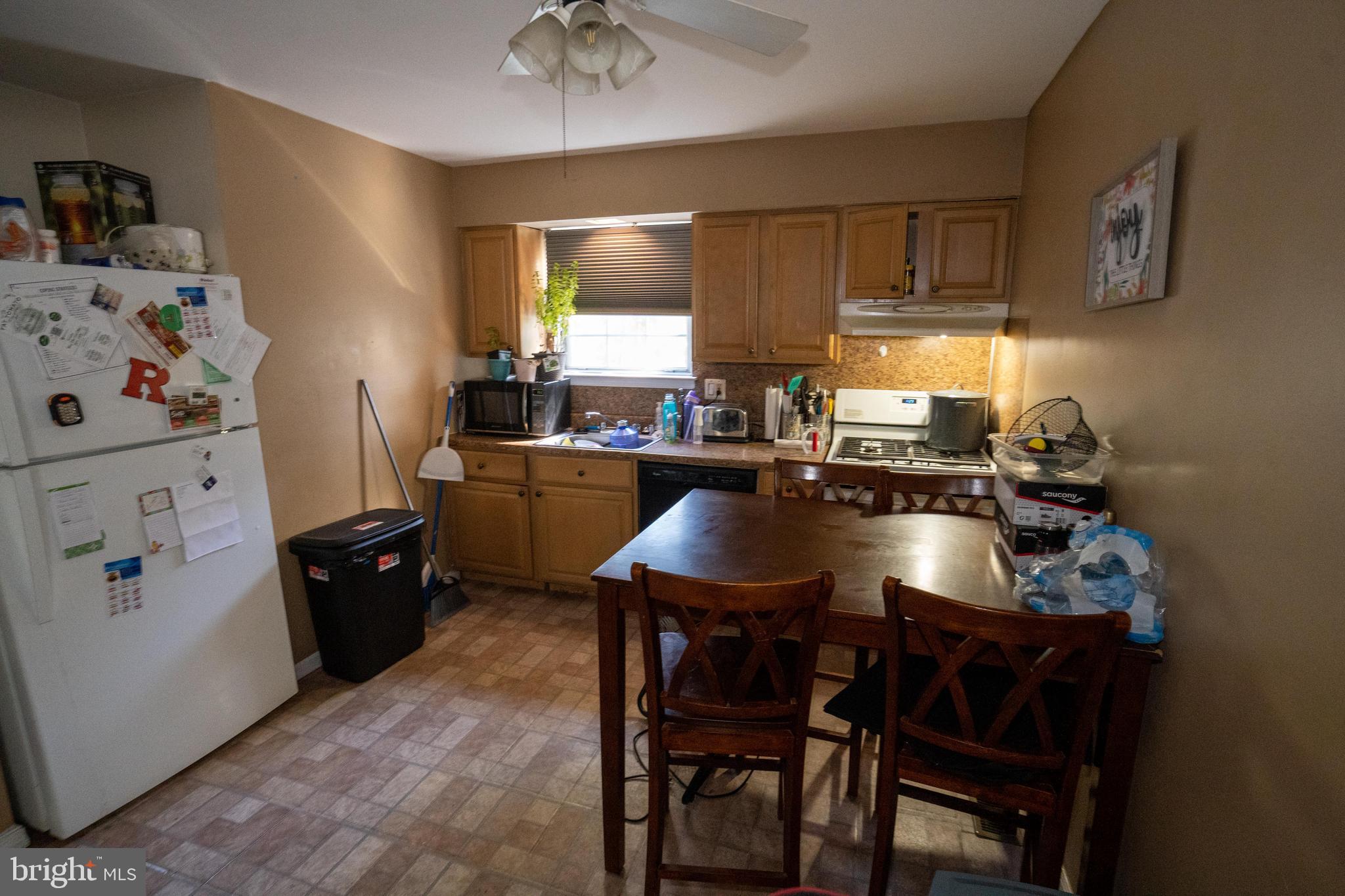 69 Jackson Road Berlin, NJ 08009 - Photo 4 of 26 1st Flr Unit Kitchen