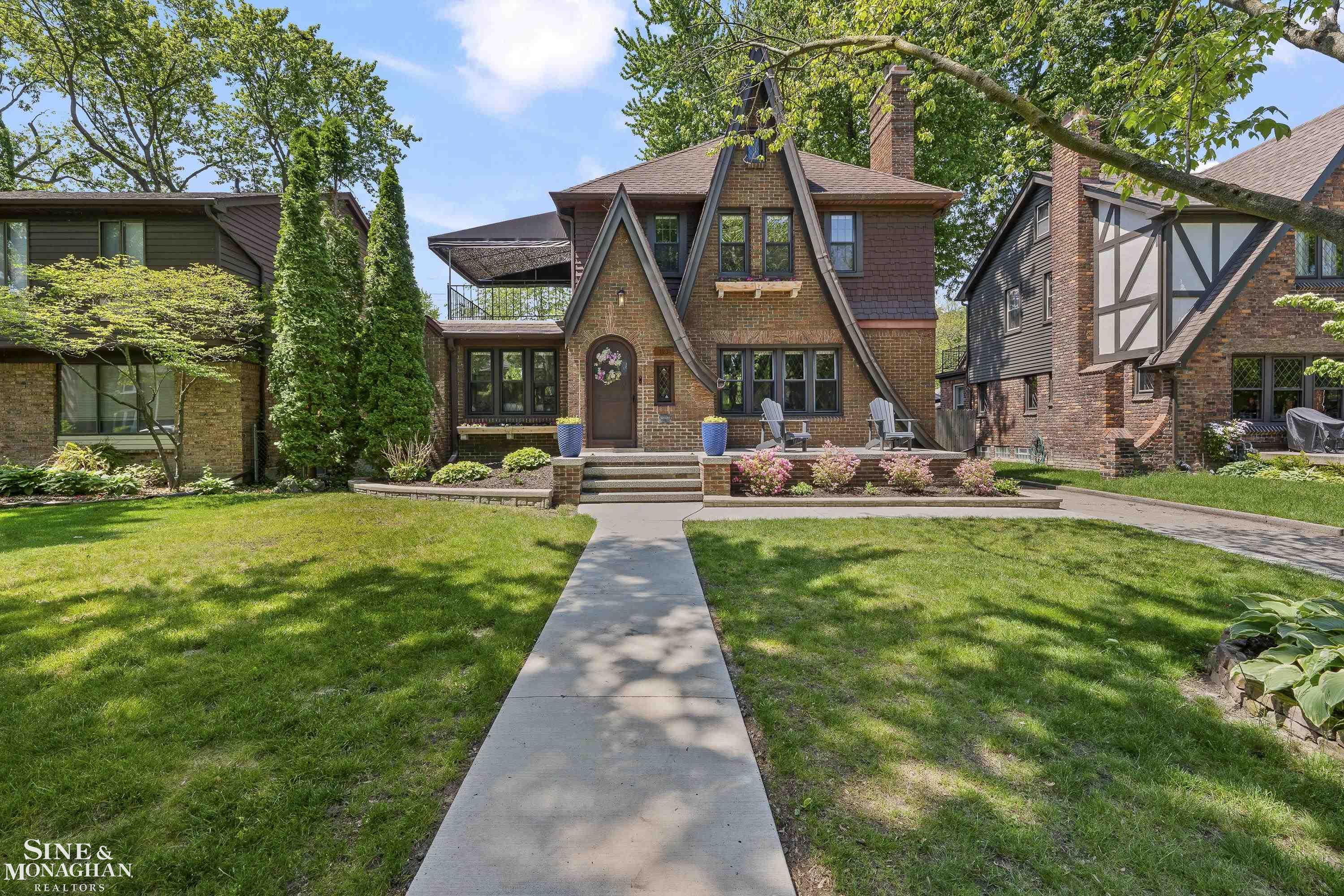 1231 Grayton Street Grosse Pointe, MI 48230 - Photo 1 of 53 50209299-4572e011-4145-45a9-ab78-c3da1d73d632.JPG