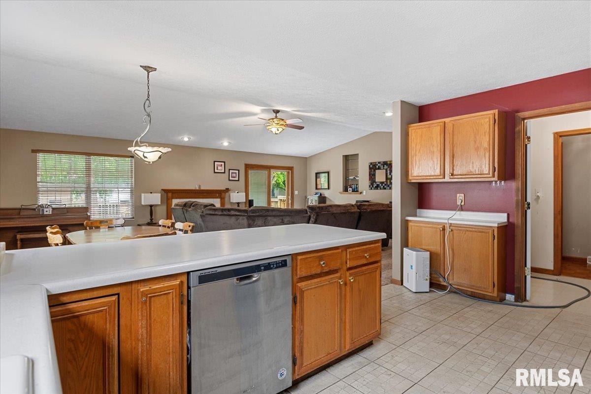 1216 Dani Lane Springfield, IL 62712 - Photo 13 of 32