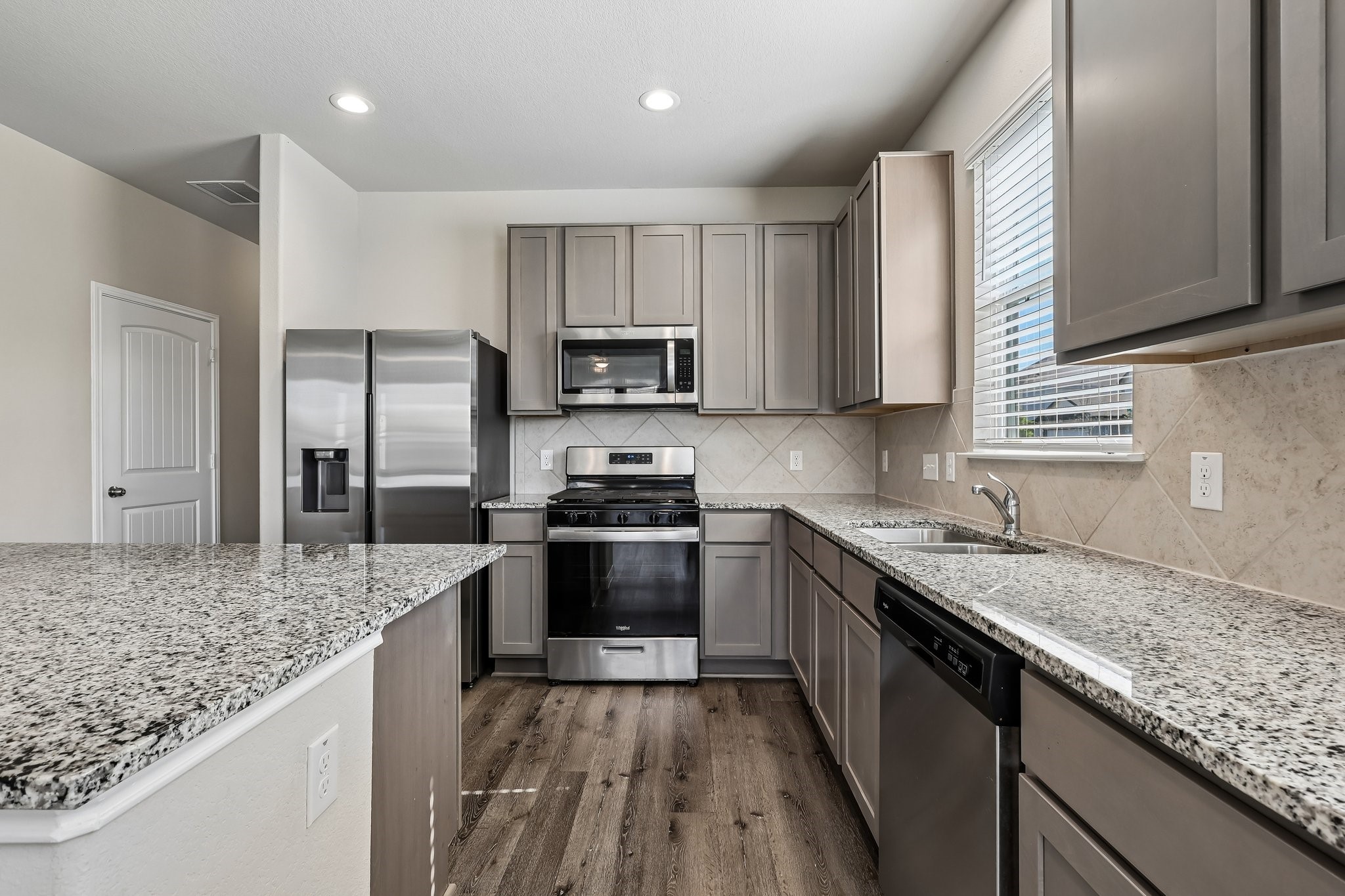 2903 August Mist Court Conroe, TX 77304 - Photo 12 of 40 Kitchen
