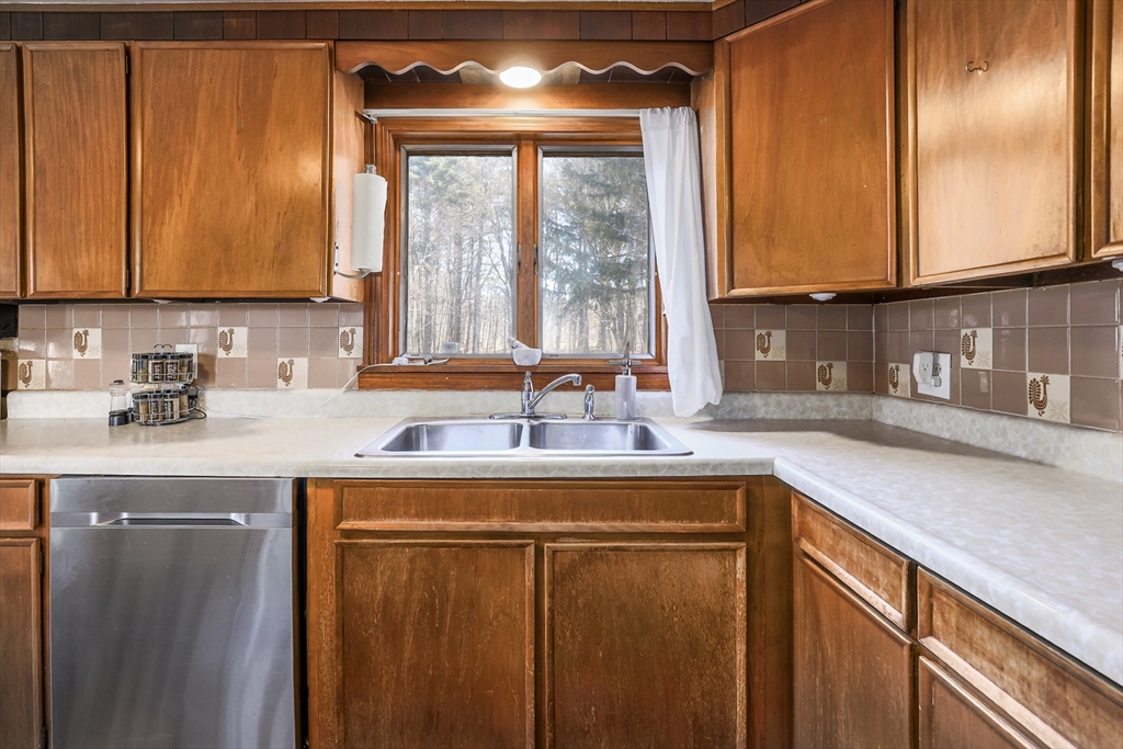 78 Racette Avenue Gardner, MA 01440 - Photo 15 of 32