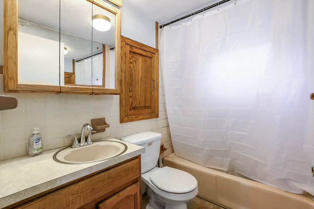78 Racette Avenue Gardner, MA 01440 - Photo 24 of 32