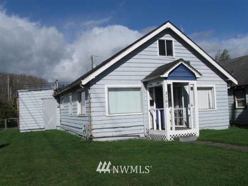 3101 Sumner Avenue Hoquiam, WA 98550 - Photo 1 of 1 a front view of a house with a yard