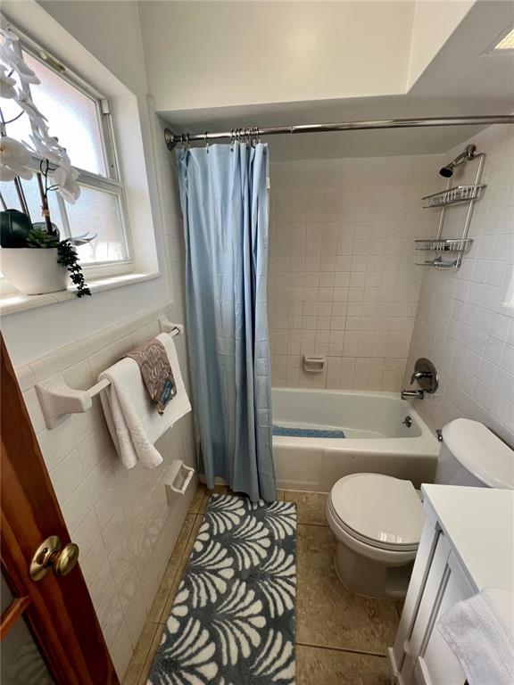 11315 3rd Street East Treasure Island, FL 33706 - Photo 11 of 46 a bathroom with a sink a toilet a tub and shower