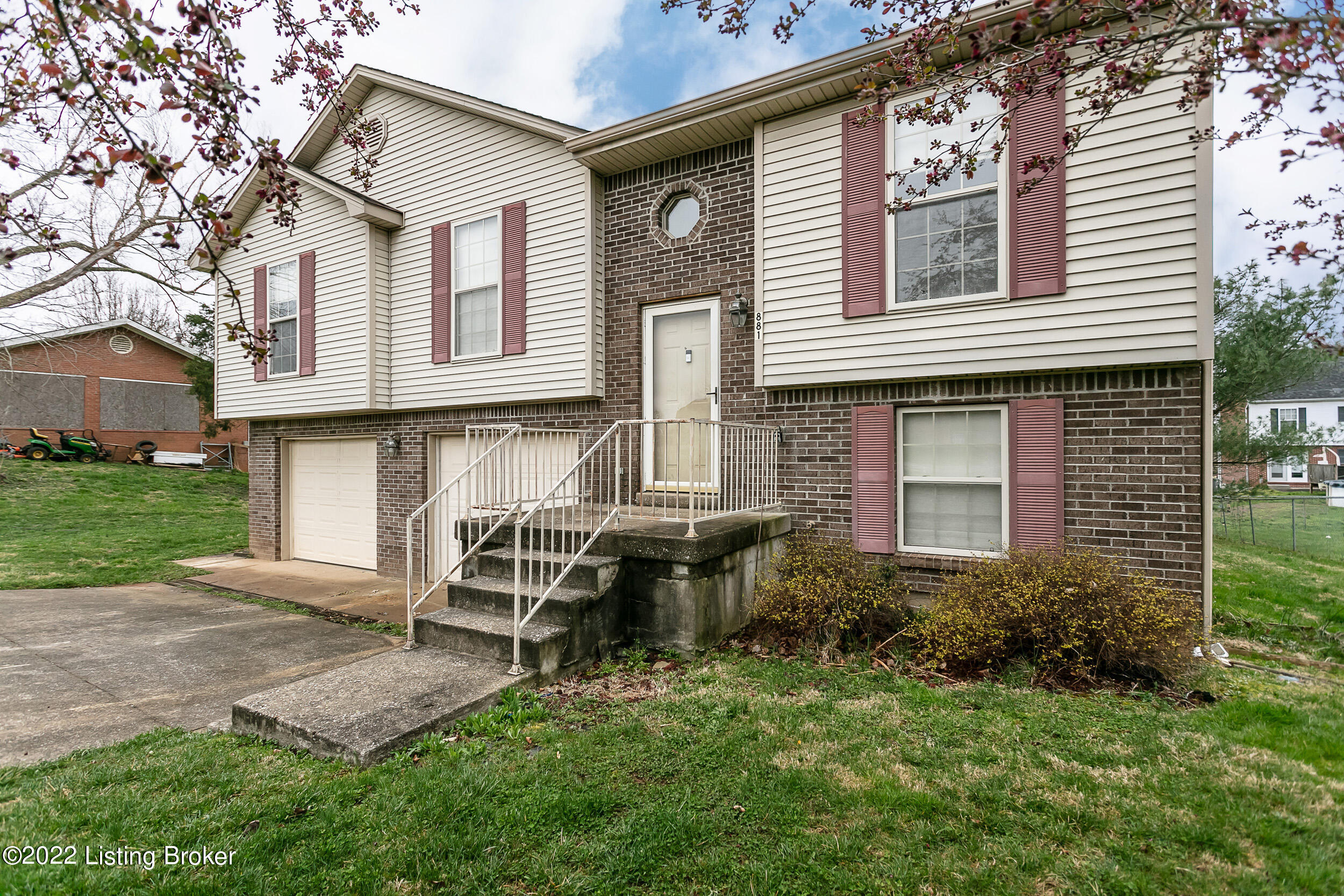 881 Cheyenne Road Radcliff, KY 40160 - Photo 9 of 32 881Cheyenne009
