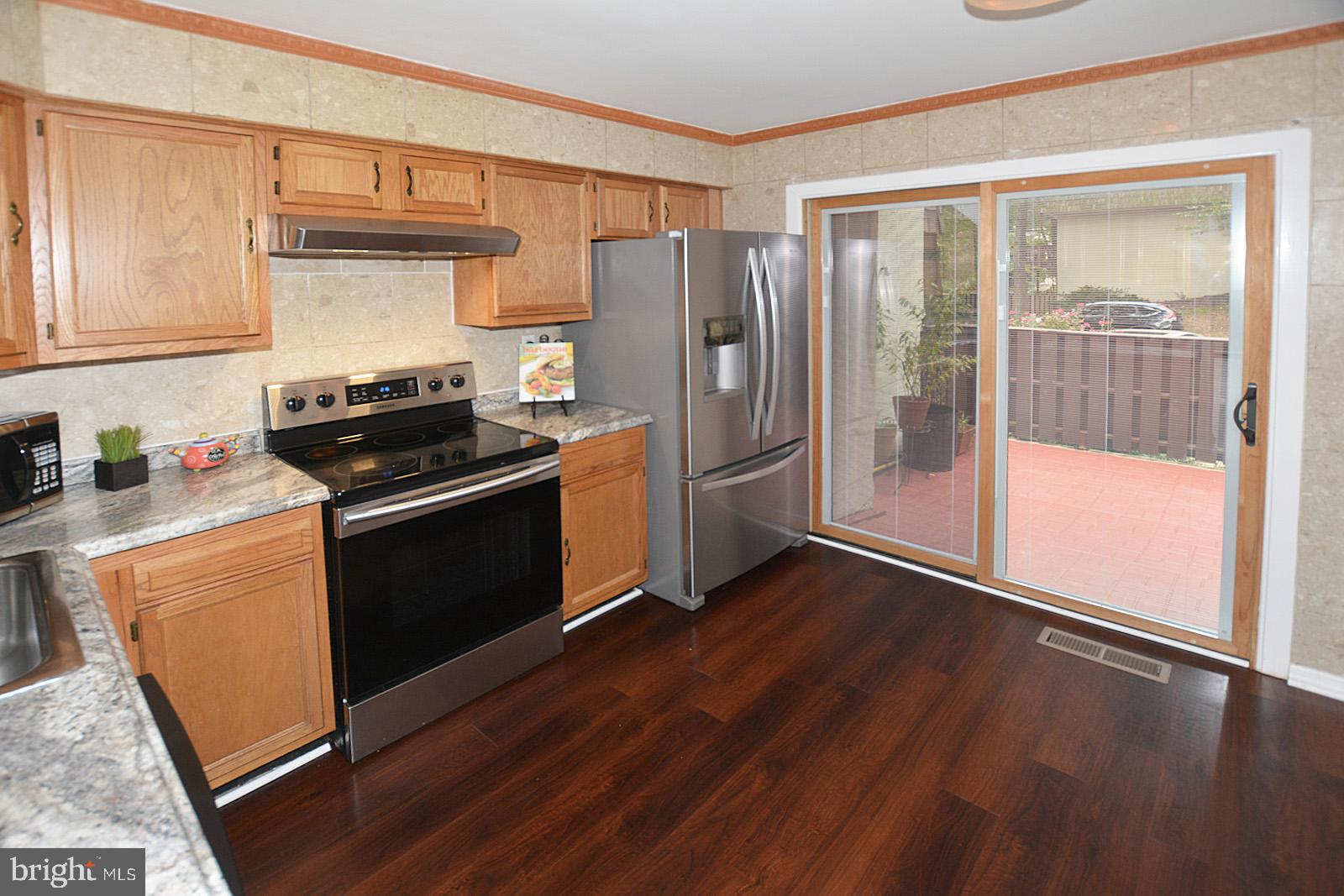 1639 Valencia Way Reston, VA 20190 - Photo 3 of 28 Beautiful kitchen with entry to front yard