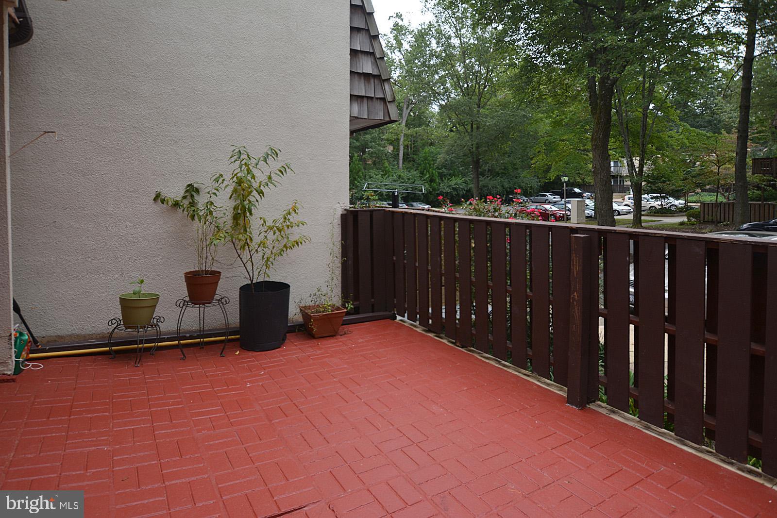 1639 Valencia Way Reston, VA 20190 - Photo 21 of 28 Front yard