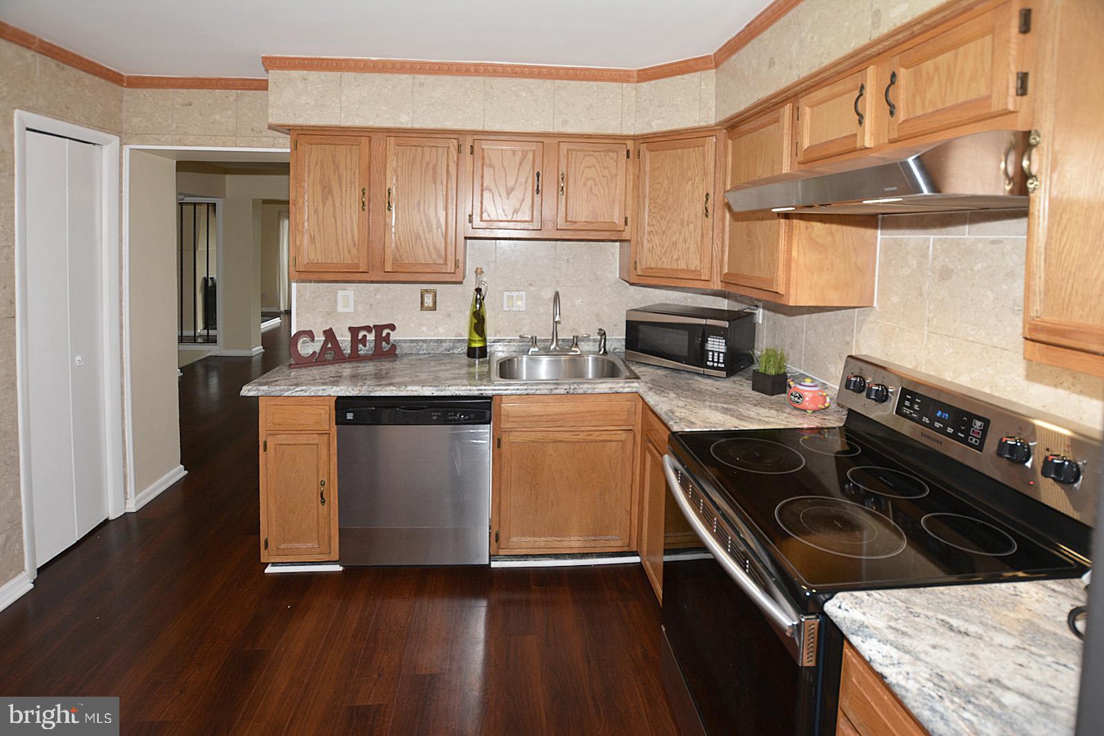 1639 Valencia Way Reston, VA 20190 - Photo 4 of 28 Kitchen