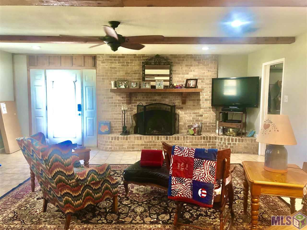 3855 Piper Road Slaughter, LA 70777 - Photo 4 of 16 Living/Den