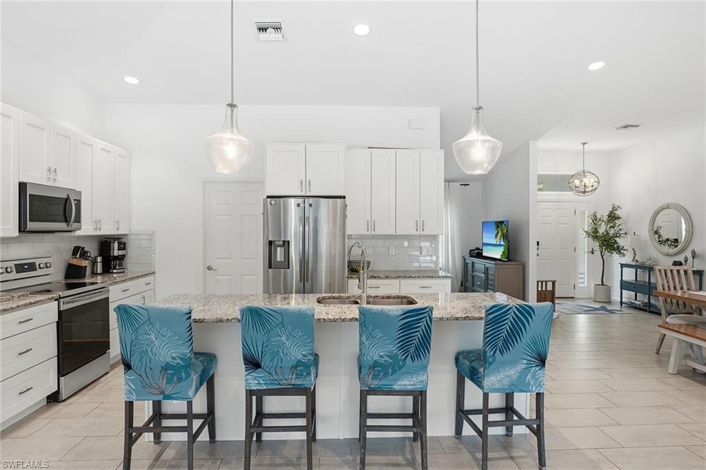721 Logan Boulevard South Naples, FL 34119 - Photo 8 of 46