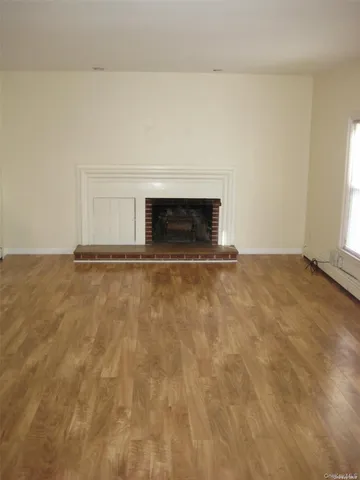a view of empty room with window