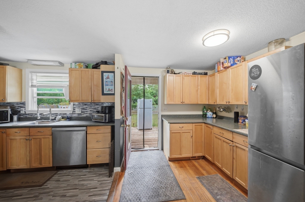 12 Harjean Road Billerica, MA 01821 - Photo 9 of 27