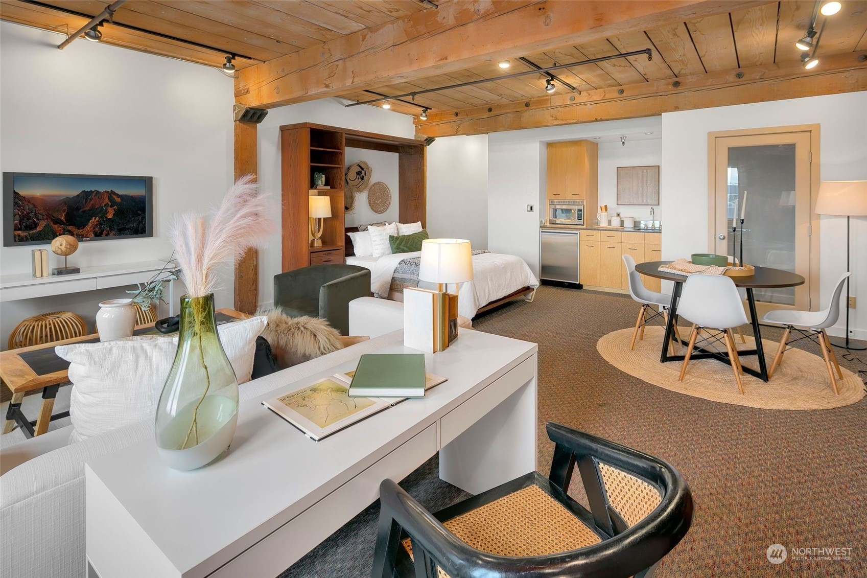 1507 Western Avenue, Unit R401 Seattle, WA 98101 - Photo 8 of 25