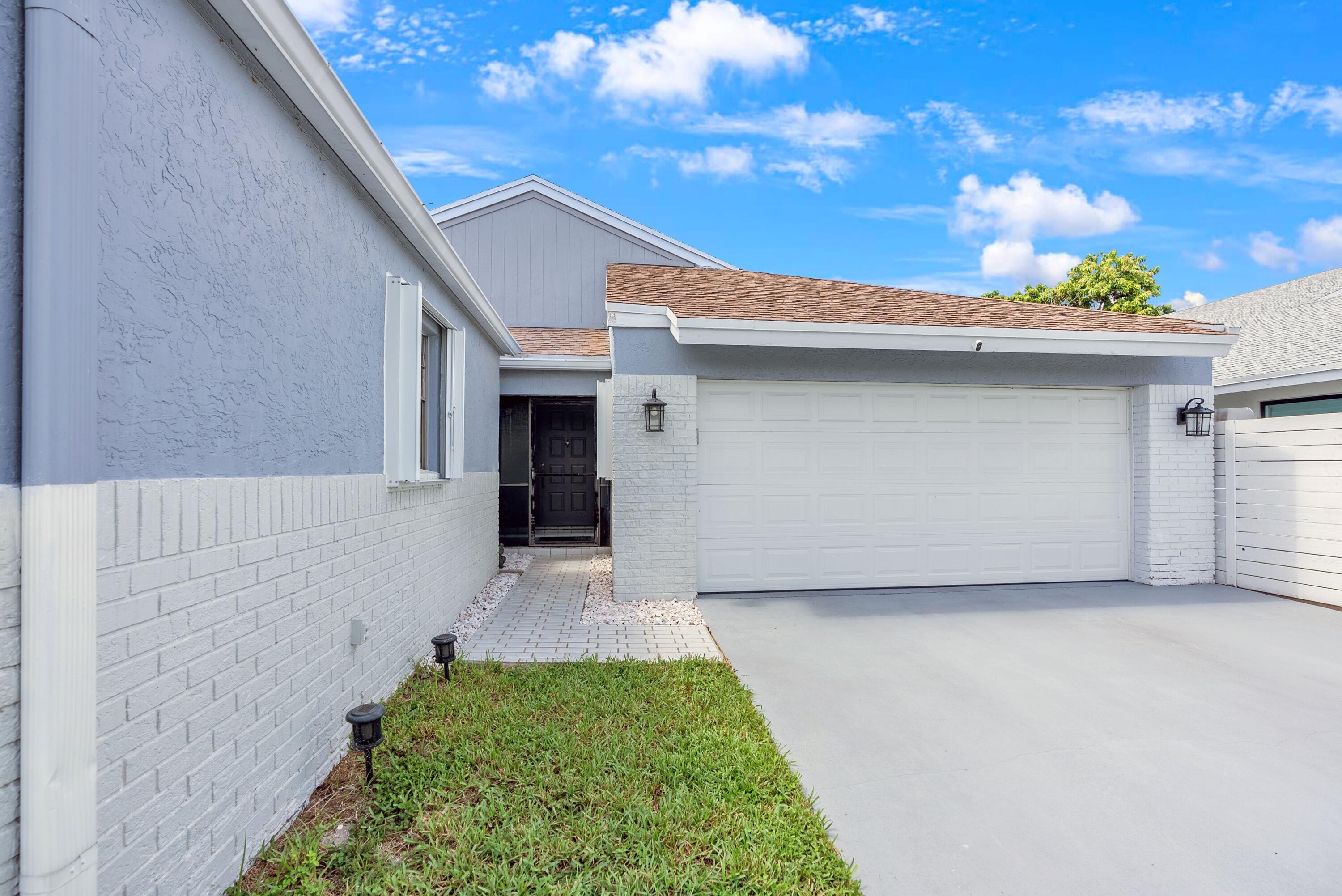 11508 Clear Creek Place Boca Raton, FL 33428 - Photo 2 of 23 Q5Dm95A9