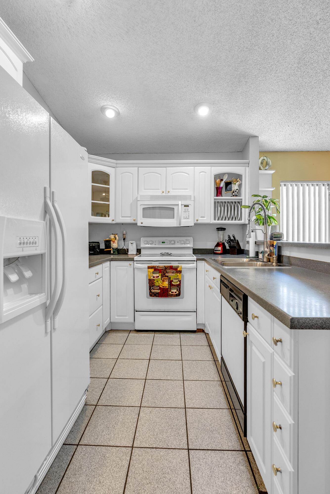 11508 Clear Creek Place Boca Raton, FL 33428 - Photo 6 of 23 jlPy7Xy_