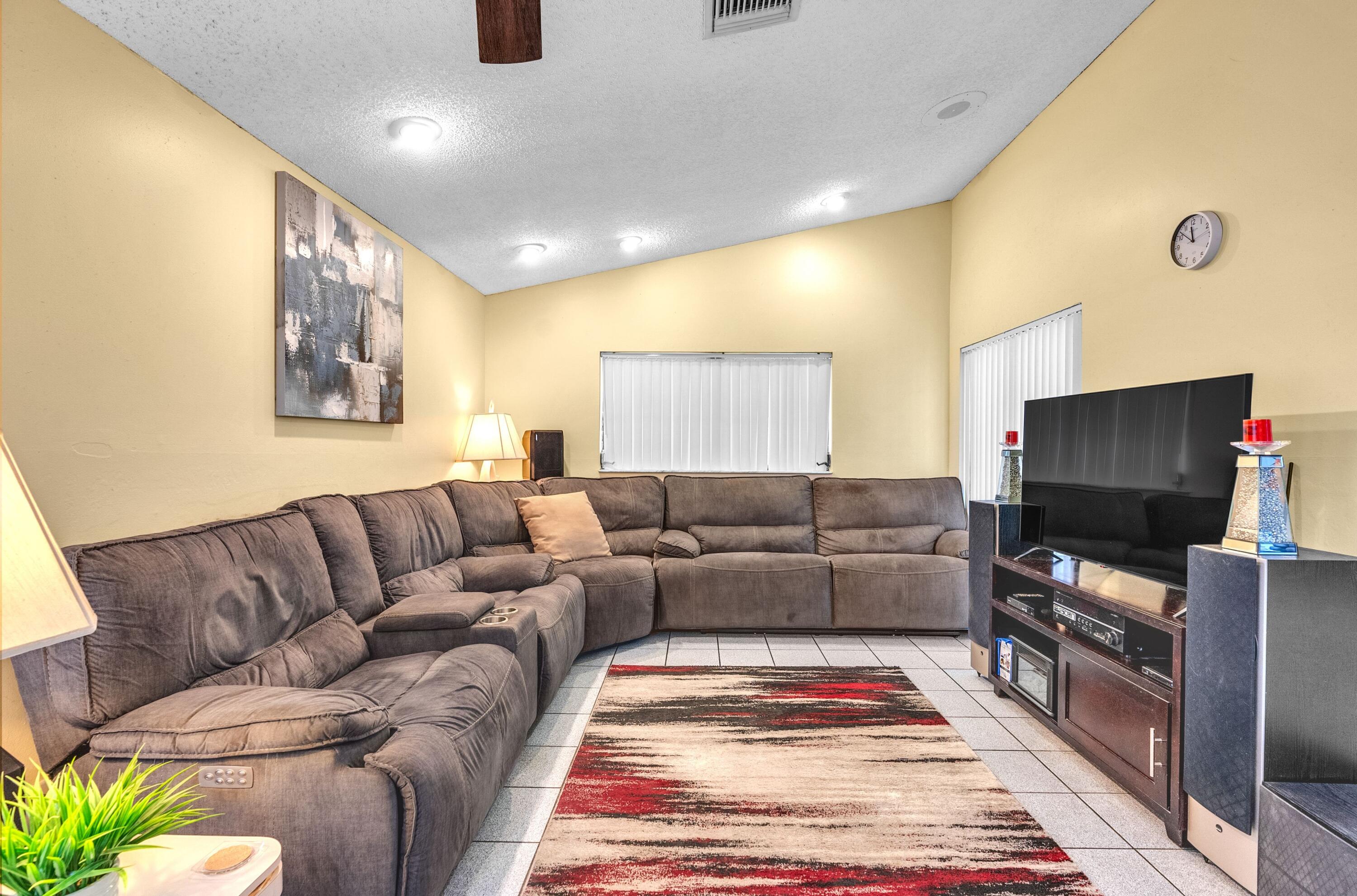 11508 Clear Creek Place Boca Raton, FL 33428 - Photo 10 of 23 B7I275fK