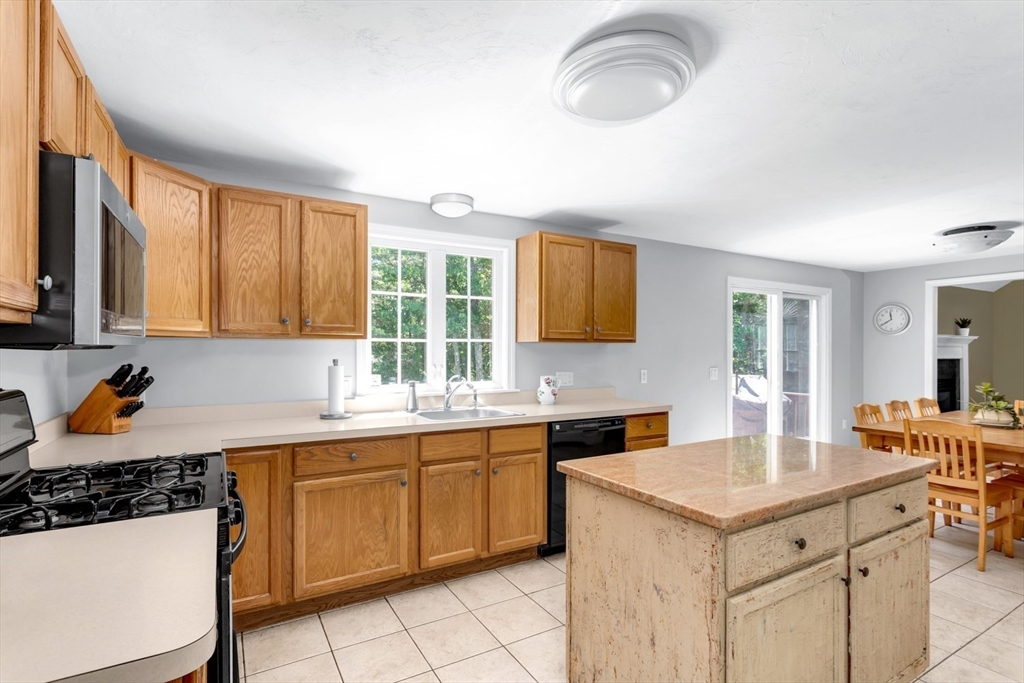19 Padden Road Franklin, MA 02038 - Photo 12 of 42