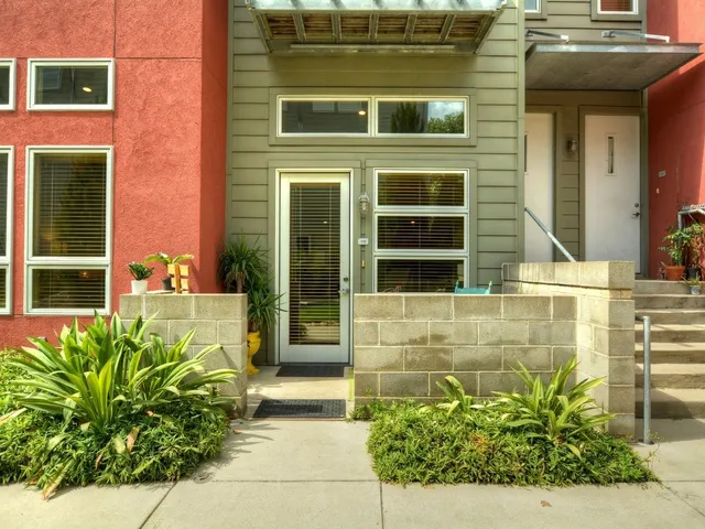 $2,200 | 1601 East 5th Street, Unit 112, Austin, TX 78702