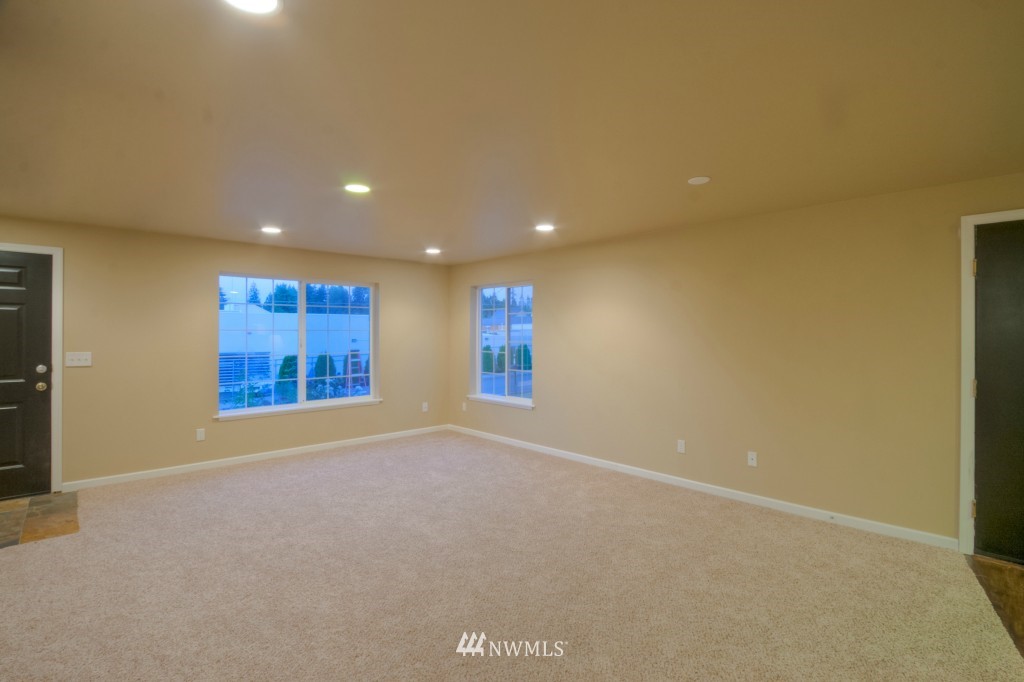 6818 East Cady Road Everett, WA 98203 - Photo 2 of 16