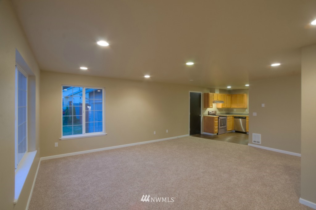 6818 East Cady Road Everett, WA 98203 - Photo 3 of 16