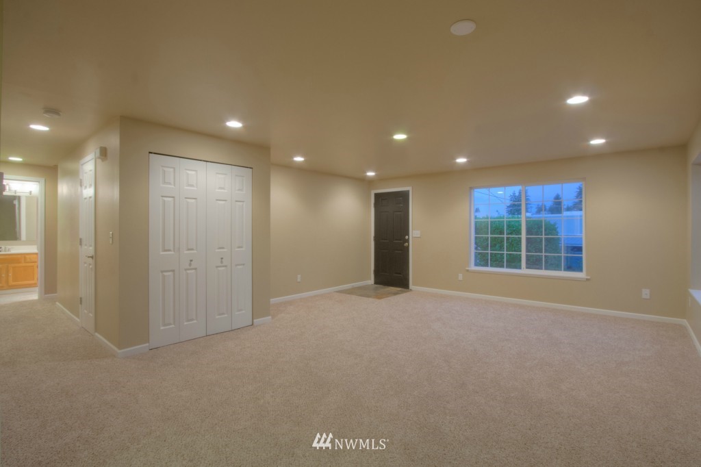 6818 East Cady Road Everett, WA 98203 - Photo 5 of 16