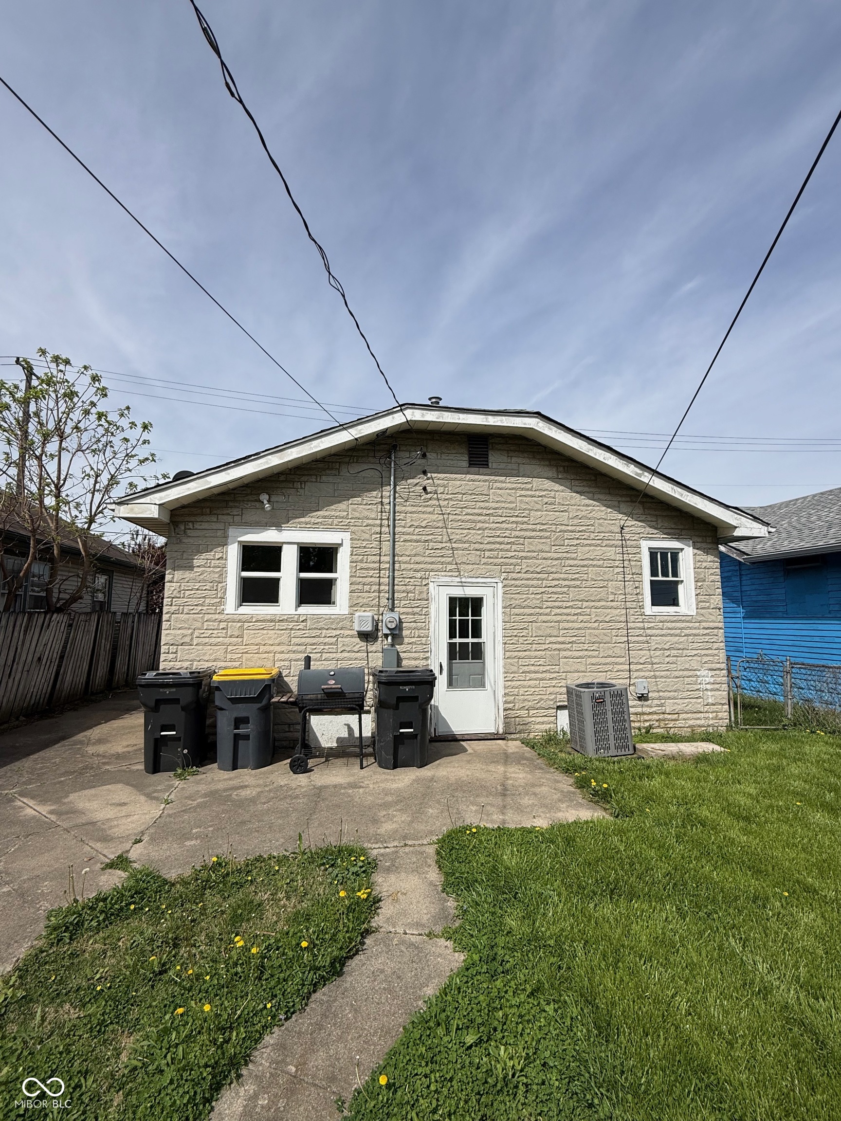 2730 Noble Street Anderson, IN 46016 - Photo 3 of 12