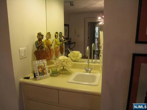 $4,750 | 1512 Palisade Avenue, Unit 3D, Fort Lee, NJ 07024