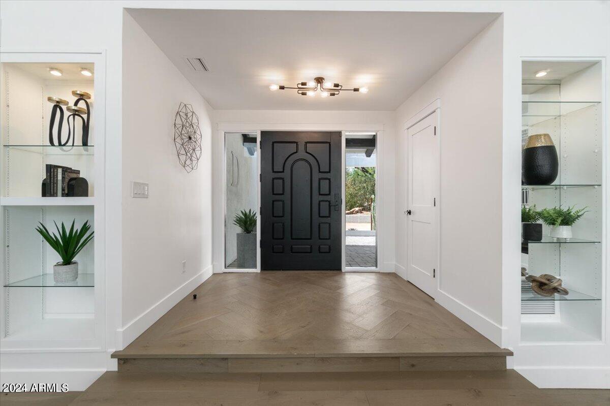4514 East Pebble Ridge Road Paradise Valley, AZ 85253 - Photo 3 of 64 Interior Entry