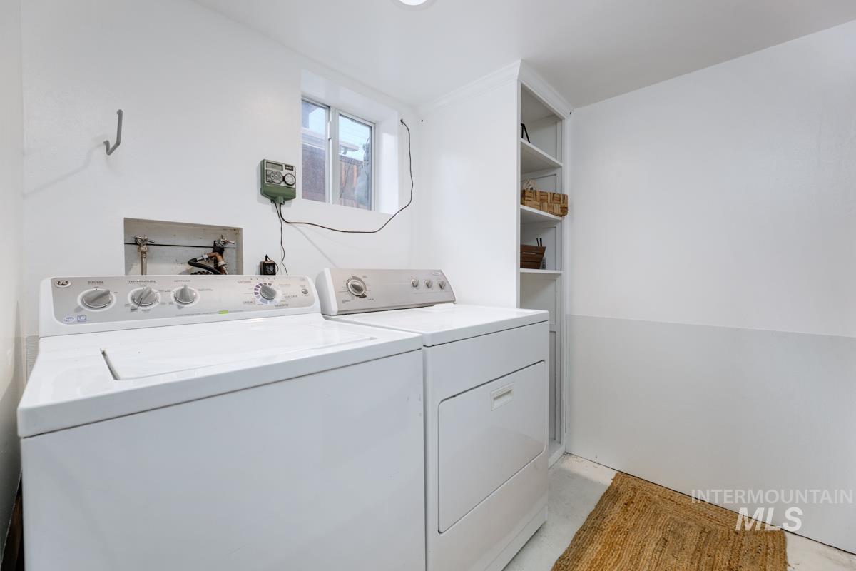 1904 North 16th Street Boise, ID 83702 - Photo 20 of 28 Laundry area with separate washer and dryer and concrete floors