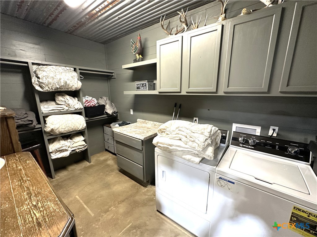 A Juan Antonio Road Victoria, TX 77904 - Photo 9 of 14 a utility room with dryer and washer