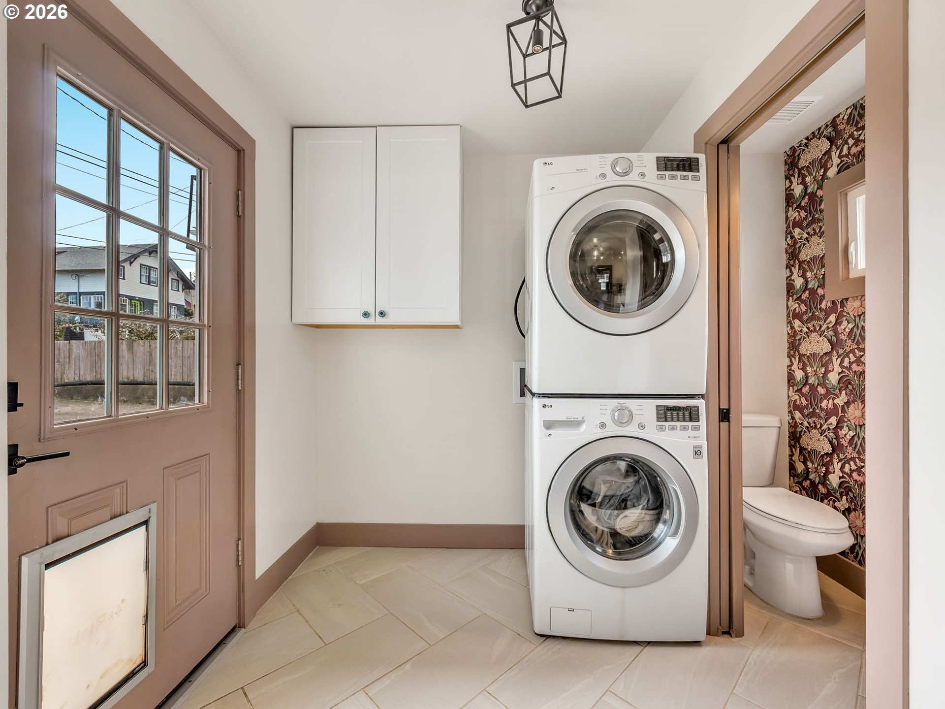933 8th Street Astoria, OR 97103 - Photo 14 of 31 a utility room with sink dryer and washer