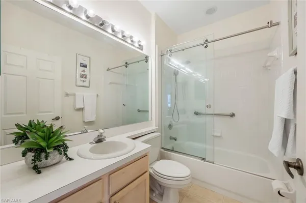 $4,500 | 437 Wiggins Lake Court, Unit 201, Naples, FL 34110