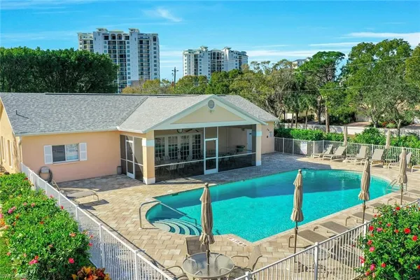 $4,500 | 437 Wiggins Lake Court, Unit 201, Naples, FL 34110