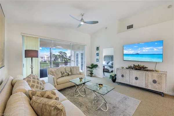 $4,500 | 437 Wiggins Lake Court, Unit 201, Naples, FL 34110