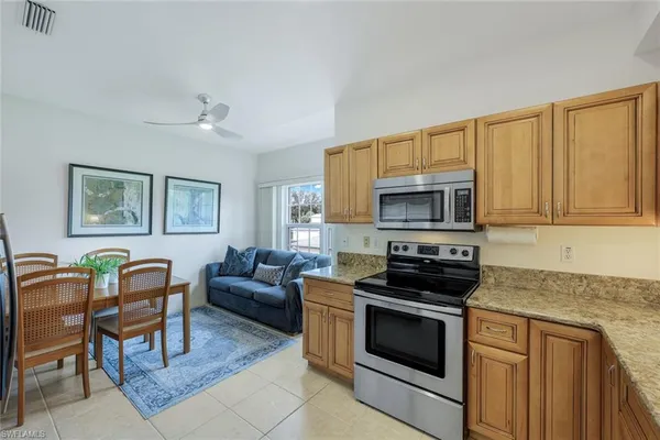 $4,500 | 437 Wiggins Lake Court, Unit 201, Naples, FL 34110